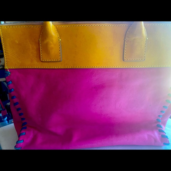 Authentic Dooney & Bourke purse. - Picture 3 of 9